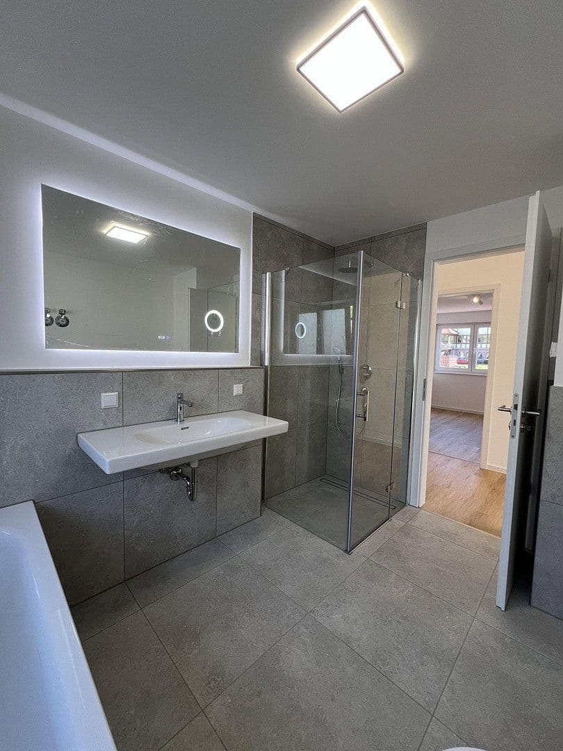 Prenájom bytu 3-izbový 74 m², Baden-Baden, Bádensko-Wurttembersko Prenájom bytu 3-izbový 74 m², Baden-Baden, Bádensko-Wurttembersko