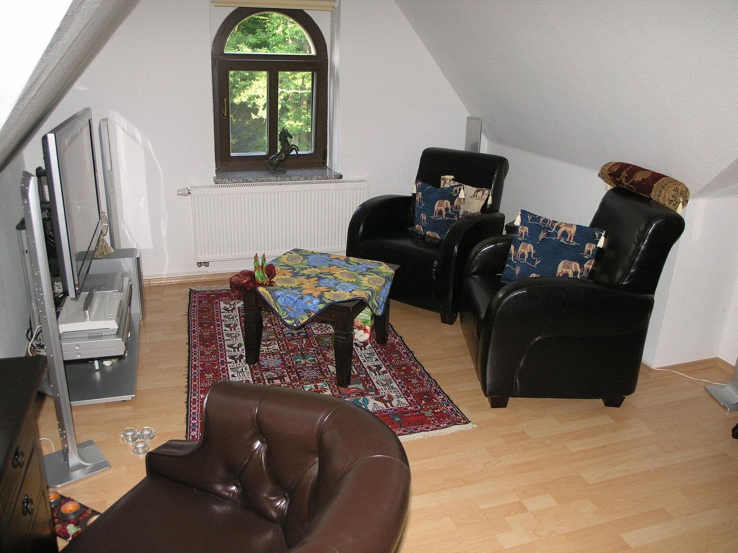 Prenájom bytu 4-izbový 210 m², Bennewitz, Sasko Prenájom bytu 4-izbový 210 m², Bennewitz, Sasko