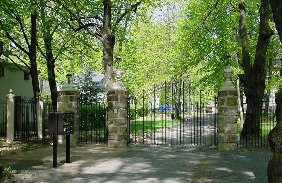 Prenájom bytu 4-izbový 210 m², Bennewitz, Sasko Prenájom bytu 4-izbový 210 m², Bennewitz, Sasko