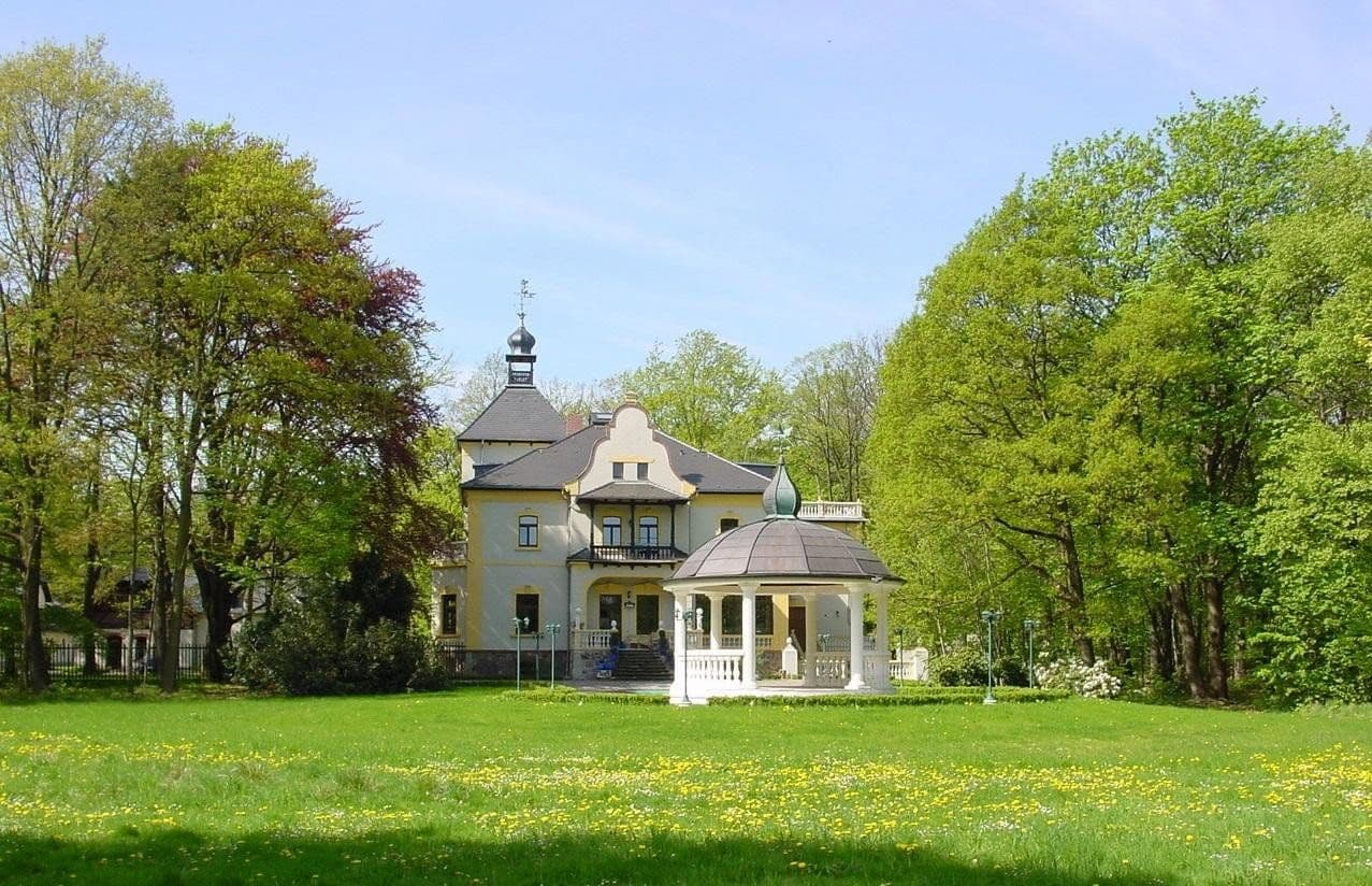 Prenájom bytu 4-izbový 210 m², Bennewitz, Sasko Prenájom bytu 4-izbový 210 m², Bennewitz, Sasko