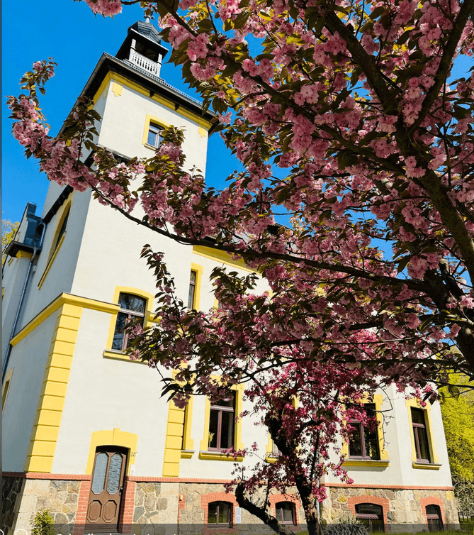 Prenájom bytu 4-izbový 210 m², Bennewitz, Sasko Prenájom bytu 4-izbový 210 m², Bennewitz, Sasko