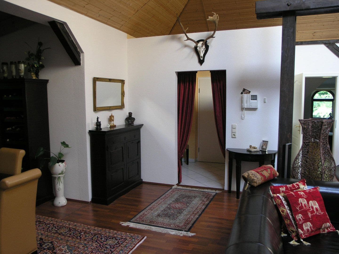 Prenájom bytu 4-izbový 210 m², Bennewitz, Sasko Prenájom bytu 4-izbový 210 m², Bennewitz, Sasko