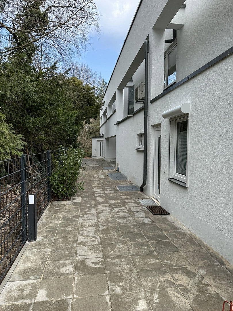 Prenájom bytu 4-izbový 190 m², Rauschener Allee 4, Berlin, Berlín Prenájom bytu 4-izbový 190 m², Rauschener Allee 4, Berlin, Berlín