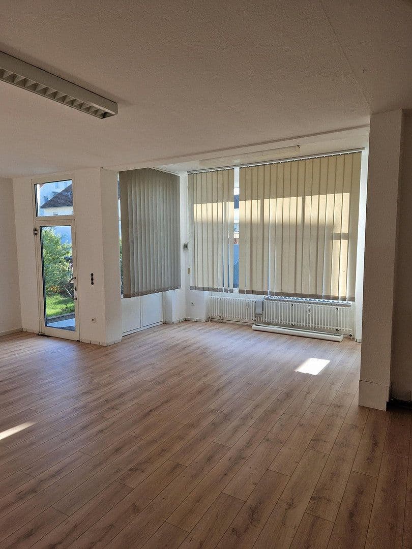 Prenájom kancelárie 50 m², Spinnerstr. 3, Wendlingen am Neckar, Bádensko-Wurttembersko Prenájom kancelárie 50 m², Spinnerstr. 3, Wendlingen am Neckar, Bádensko-Wurttembersko