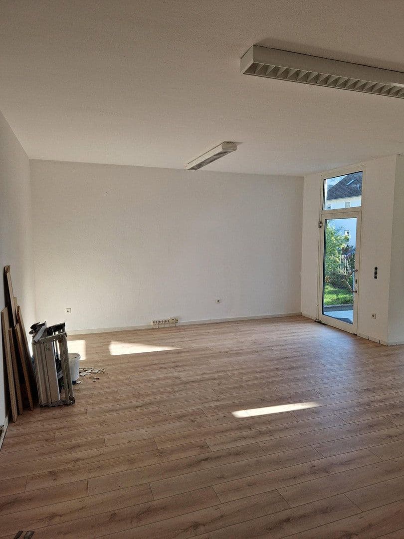 Prenájom kancelárie 50 m², Spinnerstr. 3, Wendlingen am Neckar, Bádensko-Wurttembersko Prenájom kancelárie 50 m², Spinnerstr. 3, Wendlingen am Neckar, Bádensko-Wurttembersko