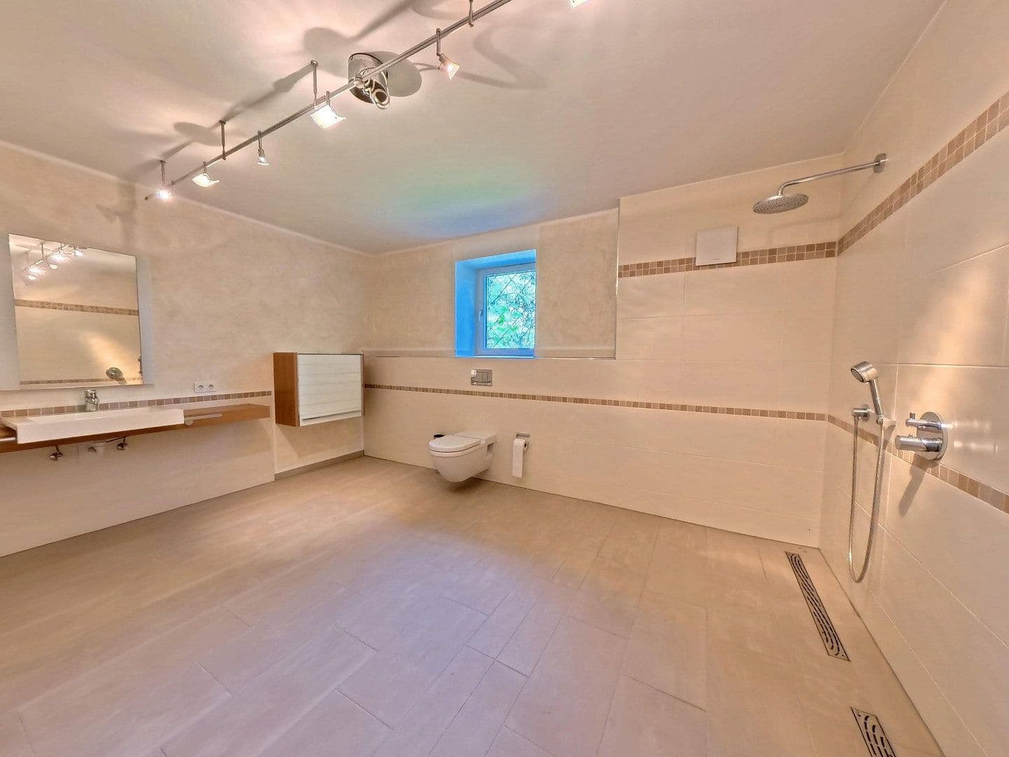 Prenájom domu 232 m², pozemek 180 m², Neustadt am Rübenberge, Dolné Sasko Prenájom domu 232 m², pozemek 180 m², Neustadt am Rübenberge, Dolné Sasko