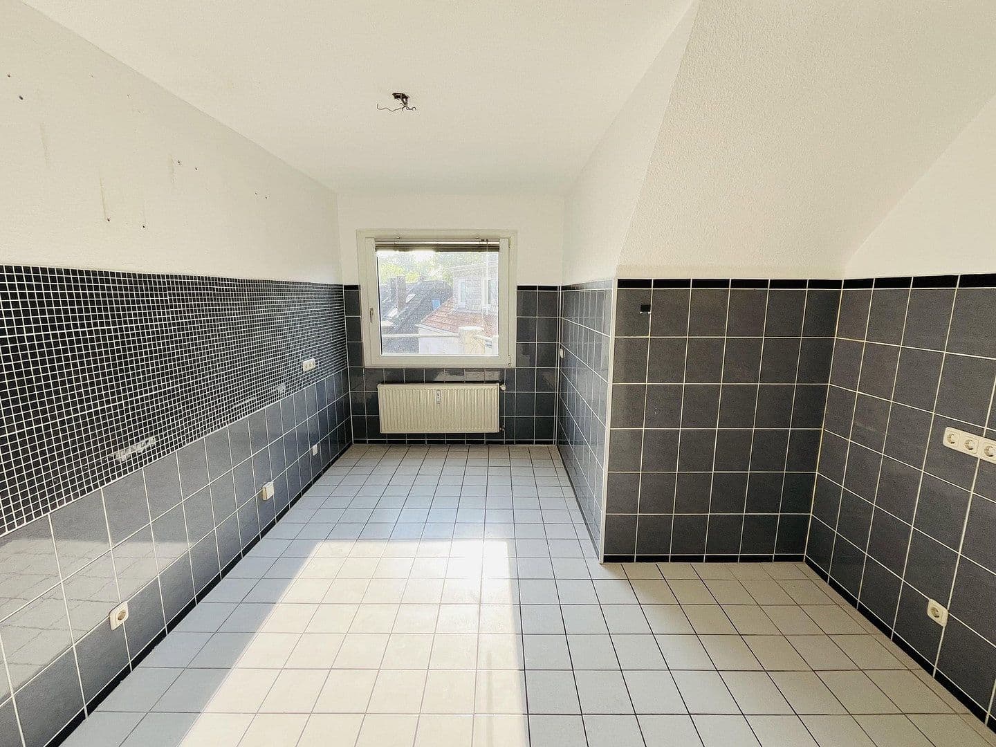 Prenájom bytu 3-izbový 165 m², Moselstraße 9, Duisburg, Severné Porýnie - Westfálsko Prenájom bytu 3-izbový 165 m², Moselstraße 9, Duisburg, Severné Porýnie - Westfálsko