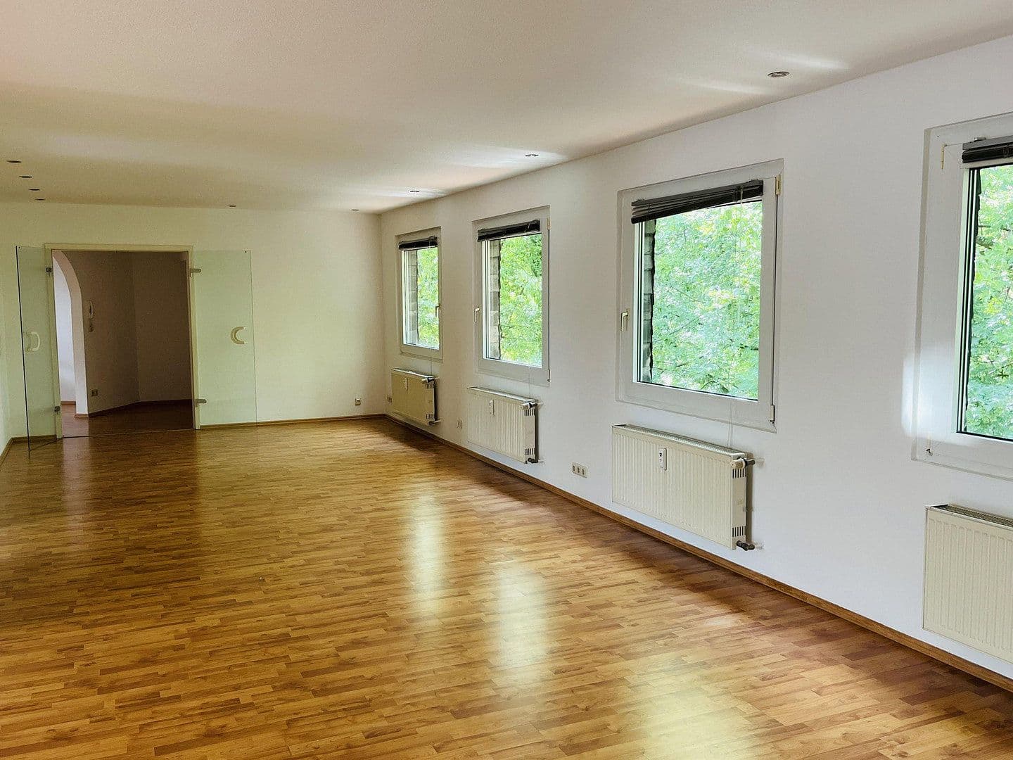 Prenájom bytu 3-izbový 165 m², Moselstraße 9, Duisburg, Severné Porýnie - Westfálsko Prenájom bytu 3-izbový 165 m², Moselstraße 9, Duisburg, Severné Porýnie - Westfálsko