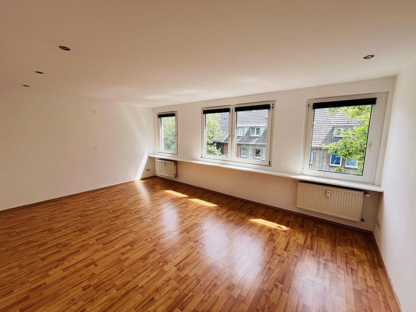 Prenájom bytu 3-izbový 165 m², Moselstraße 9, Duisburg, Severné Porýnie - Westfálsko Prenájom bytu 3-izbový 165 m², Moselstraße 9, Duisburg, Severné Porýnie - Westfálsko