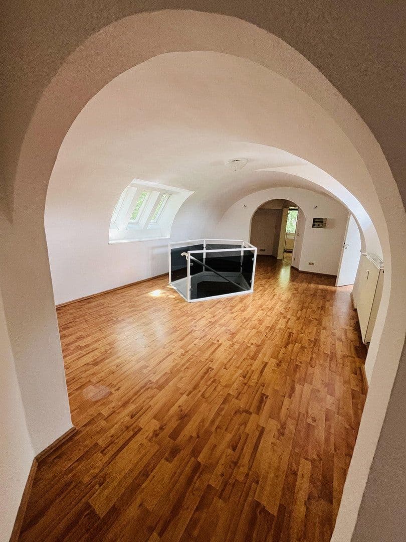 Prenájom bytu 3-izbový 165 m², Moselstraße 9, Duisburg, Severné Porýnie - Westfálsko Prenájom bytu 3-izbový 165 m², Moselstraße 9, Duisburg, Severné Porýnie - Westfálsko