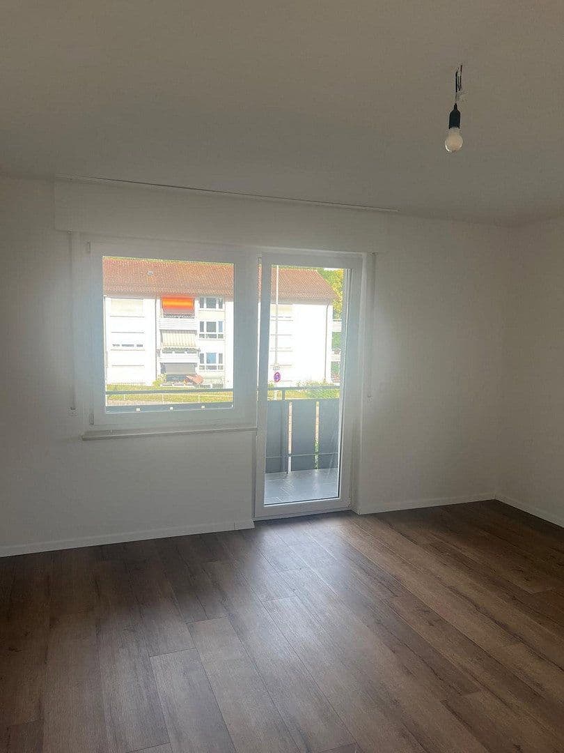 Prenájom bytu 3-izbový 85 m², Brandenburgerstr. 2, Esslingen am Neckar, Bádensko-Wurttembersko Prenájom bytu 3-izbový 85 m², Brandenburgerstr. 2, Esslingen am Neckar, Bádensko-Wurttembersko