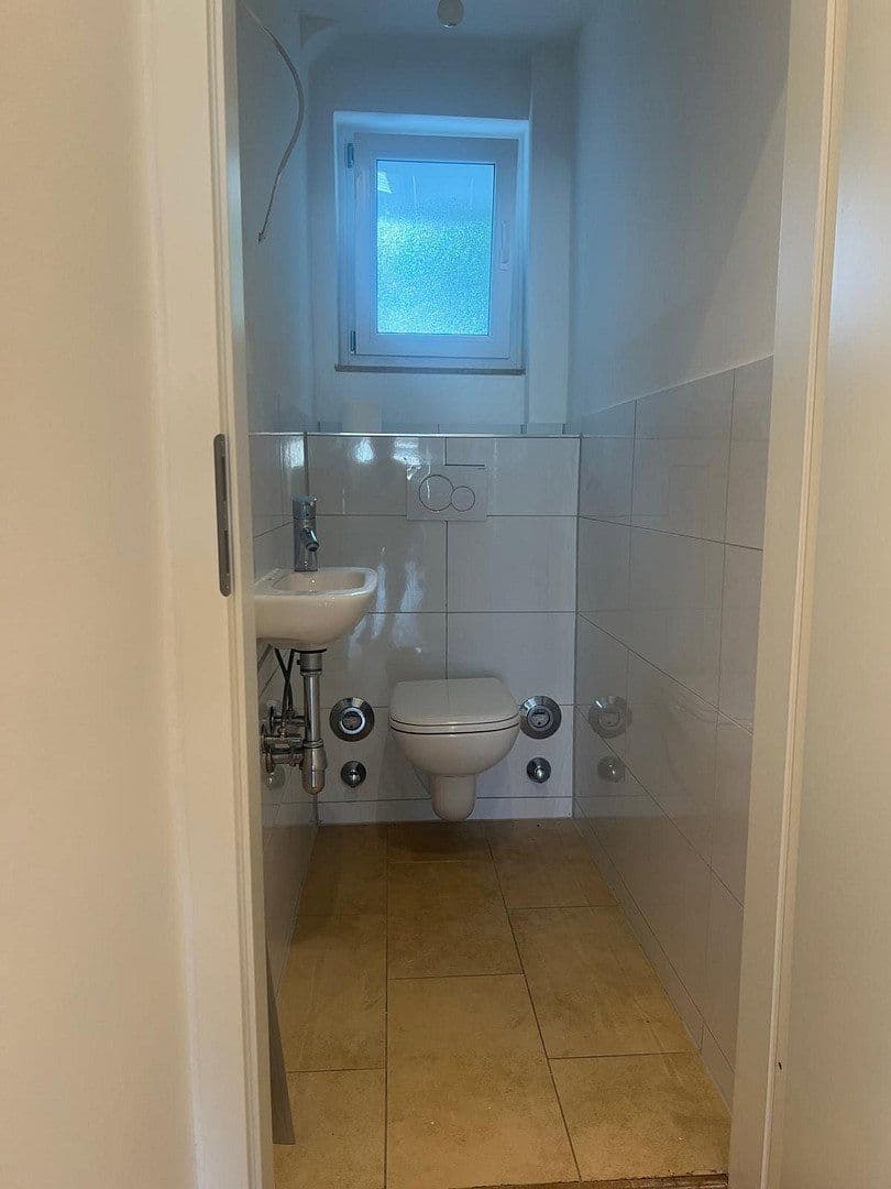 Prenájom bytu 3-izbový 85 m², Brandenburgerstr. 2, Esslingen am Neckar, Bádensko-Wurttembersko Prenájom bytu 3-izbový 85 m², Brandenburgerstr. 2, Esslingen am Neckar, Bádensko-Wurttembersko