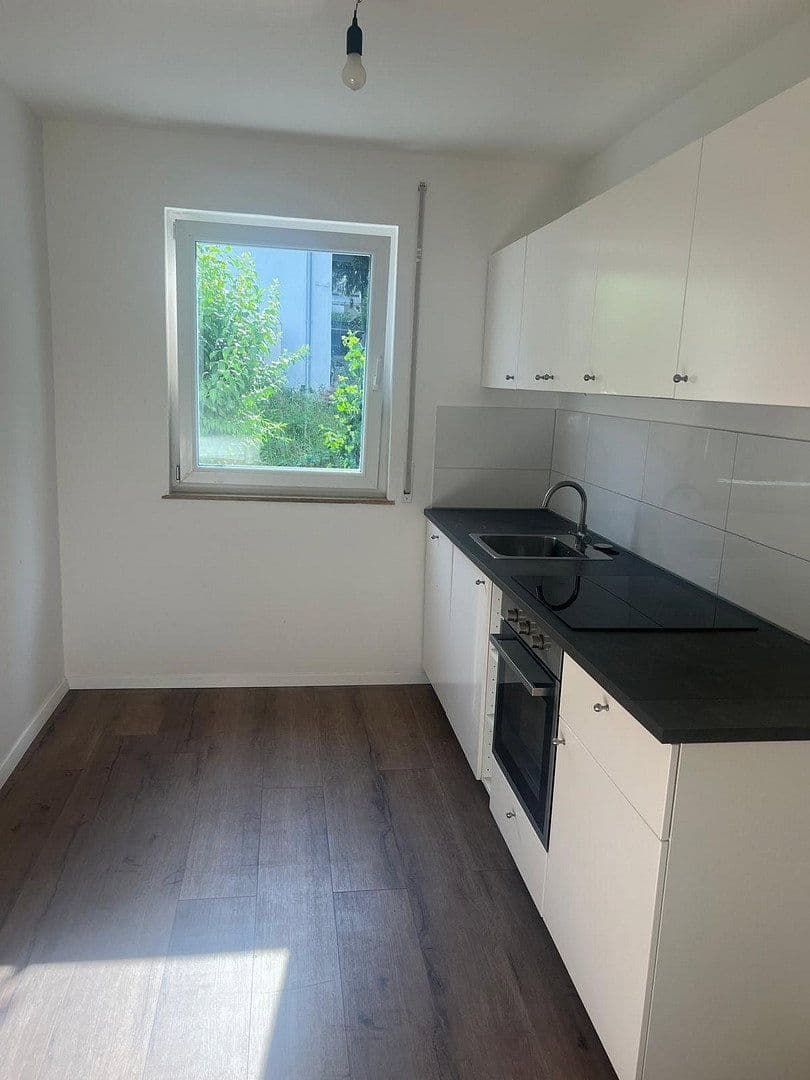 Prenájom bytu 3-izbový 85 m², Brandenburgerstr. 2, Esslingen am Neckar, Bádensko-Wurttembersko Prenájom bytu 3-izbový 85 m², Brandenburgerstr. 2, Esslingen am Neckar, Bádensko-Wurttembersko