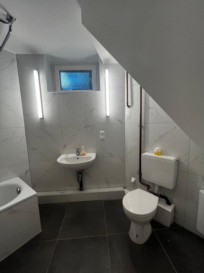 Prenájom bytu 2-izbový 33 m², Oppenheimer Landstr. 102, Frankfurt, Hesensko Prenájom bytu 2-izbový 33 m², Oppenheimer Landstr. 102, Frankfurt, Hesensko