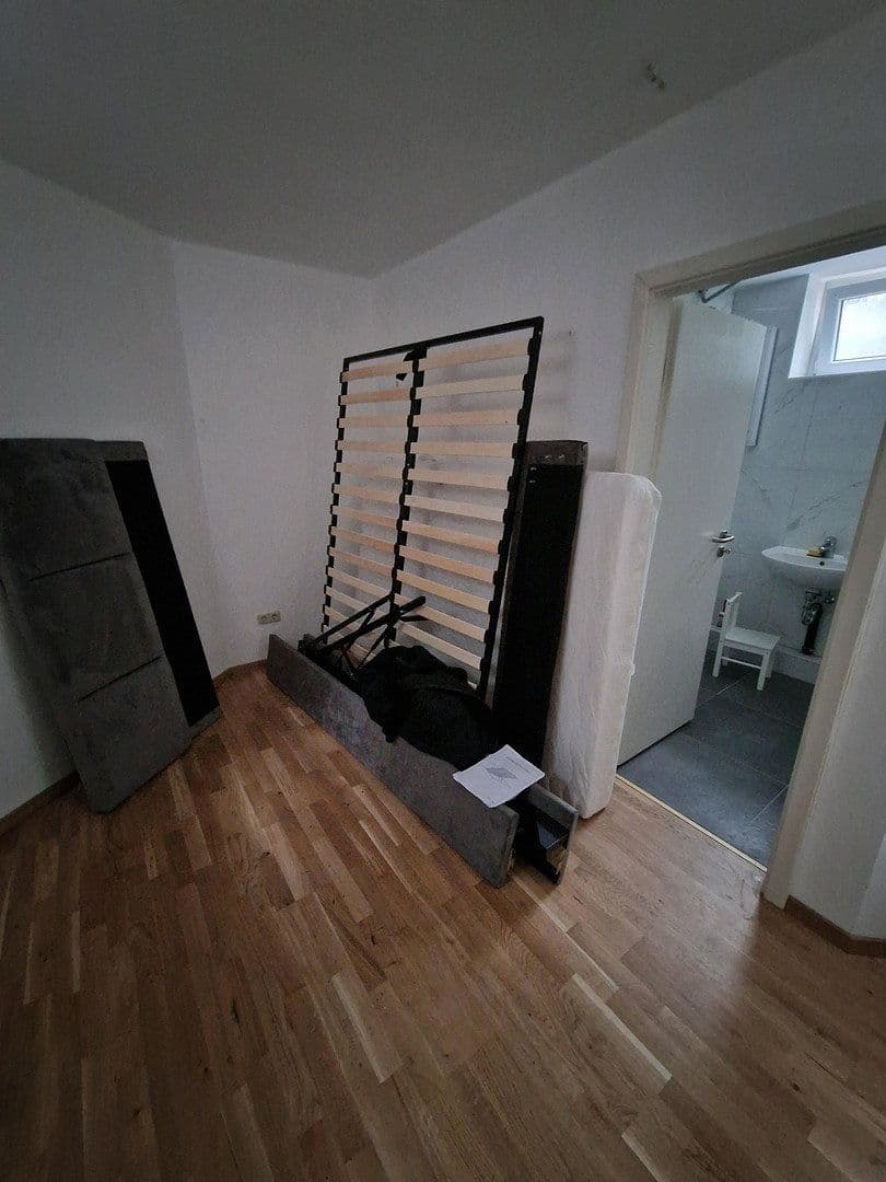 Prenájom bytu 2-izbový 33 m², Oppenheimer Landstr. 102, Frankfurt, Hesensko Prenájom bytu 2-izbový 33 m², Oppenheimer Landstr. 102, Frankfurt, Hesensko