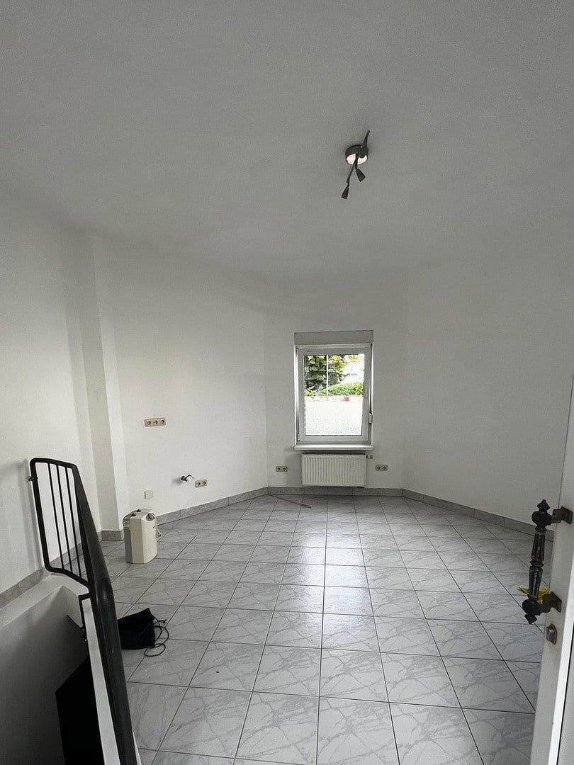 Prenájom bytu 2-izbový 33 m², Oppenheimer Landstr. 102, Frankfurt, Hesensko Prenájom bytu 2-izbový 33 m², Oppenheimer Landstr. 102, Frankfurt, Hesensko