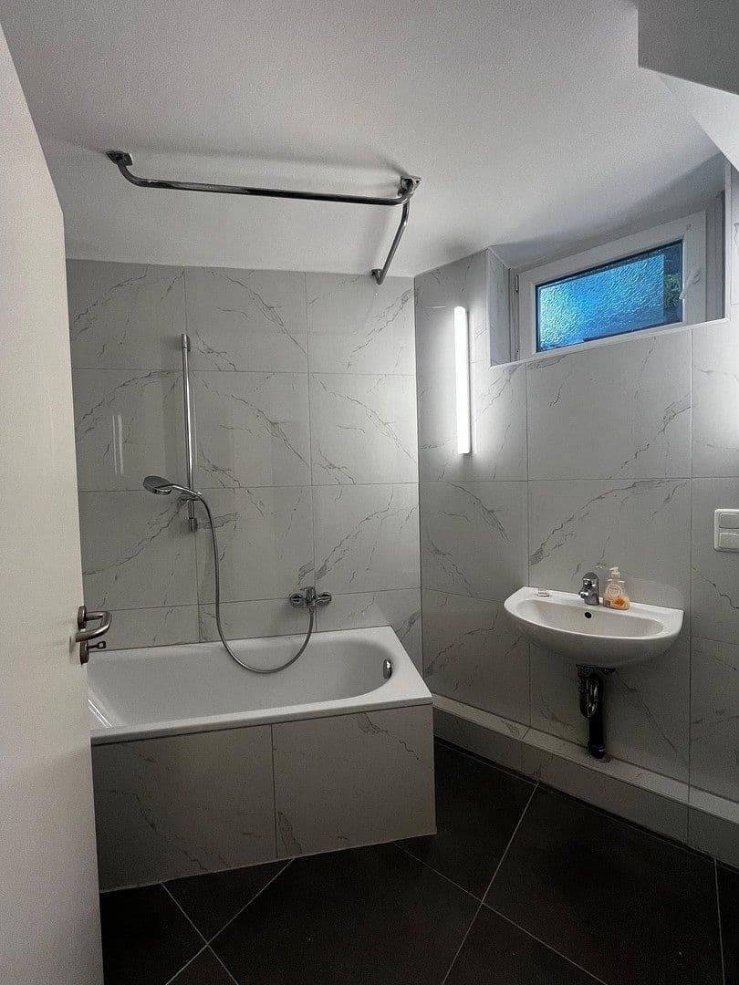 Prenájom bytu 2-izbový 33 m², Oppenheimer Landstr. 102, Frankfurt, Hesensko Prenájom bytu 2-izbový 33 m², Oppenheimer Landstr. 102, Frankfurt, Hesensko