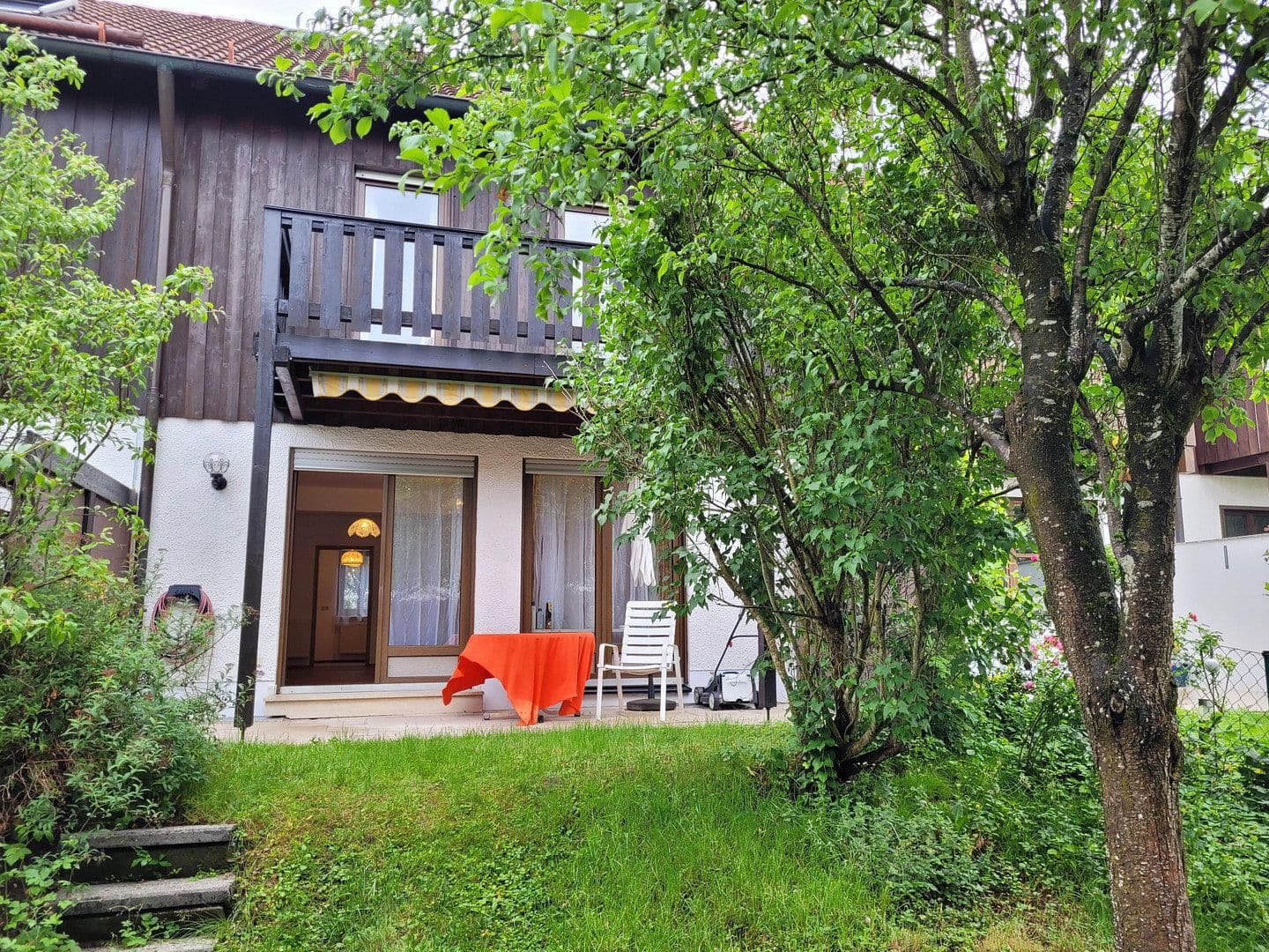 Predaj domu 154 m², pozemek 192 m², Wilhelm-Hoegner-Straße 42, München, Bavorsko Predaj domu 154 m², pozemek 192 m², Wilhelm-Hoegner-Straße 42, München, Bavorsko