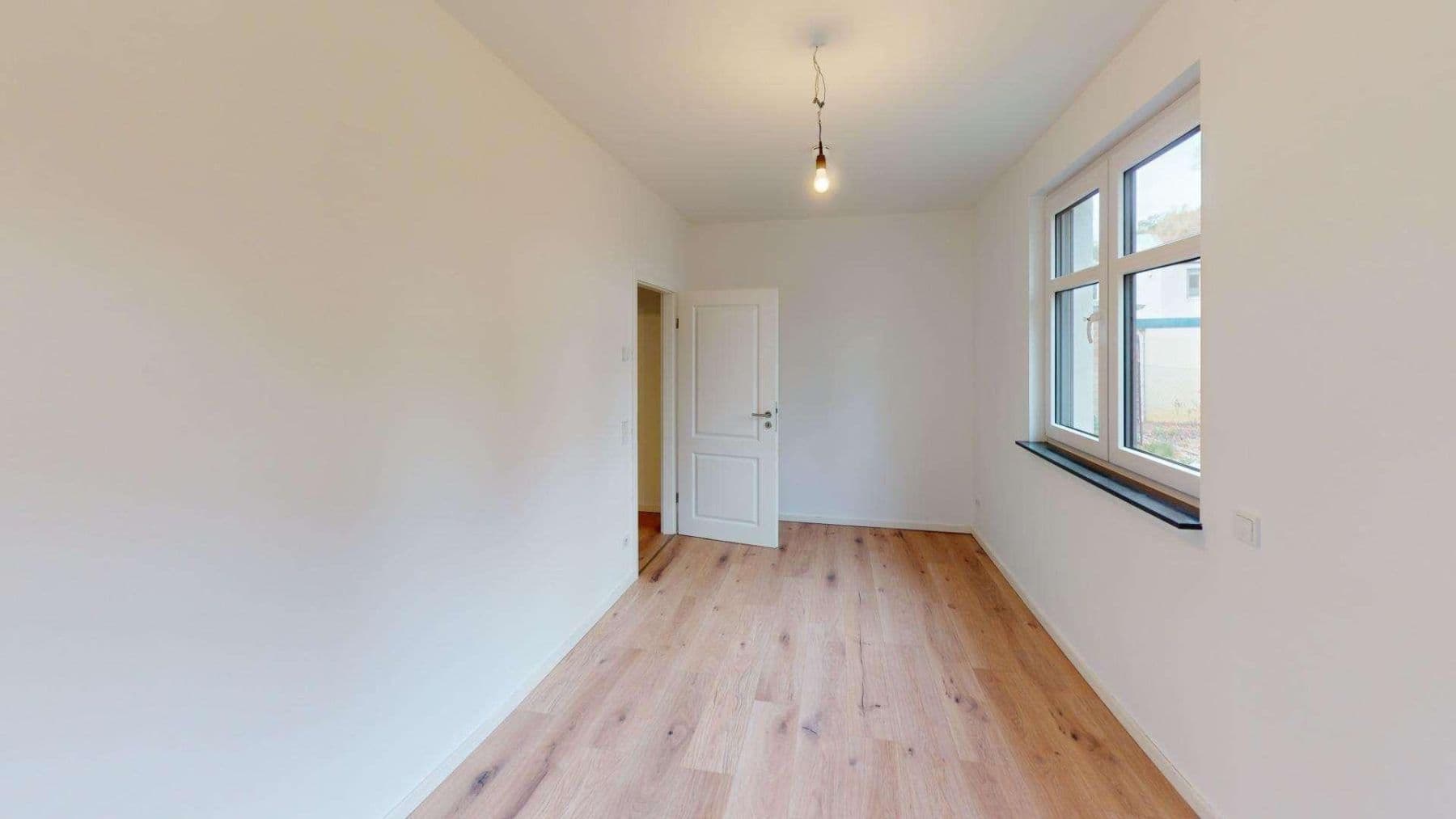 Prenájom bytu 3-izbový 100 m², Triglawstraße 14, Berlin, Berlín Prenájom bytu 3-izbový 100 m², Triglawstraße 14, Berlin, Berlín