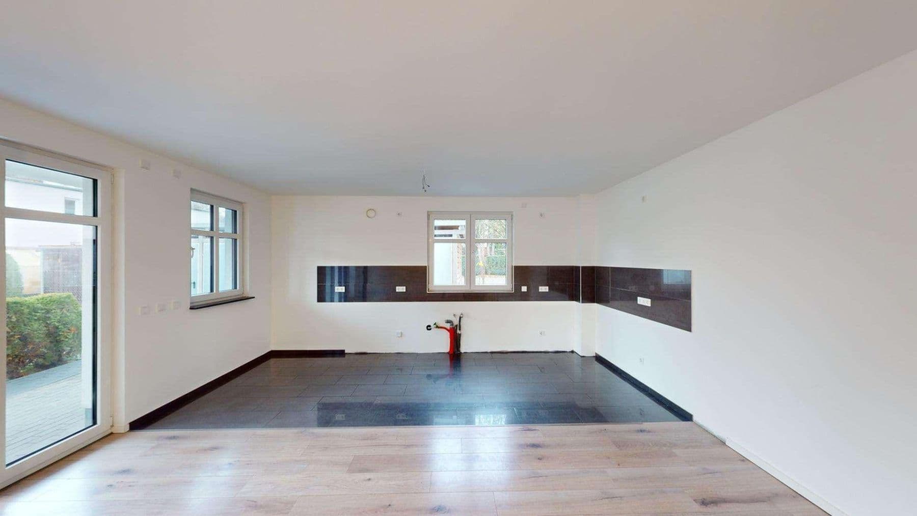 Prenájom bytu 3-izbový 100 m², Triglawstraße 14, Berlin, Berlín Prenájom bytu 3-izbový 100 m², Triglawstraße 14, Berlin, Berlín