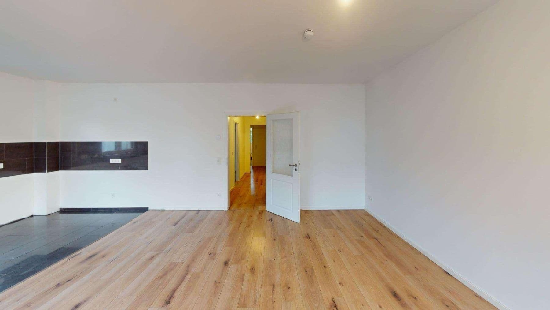 Prenájom bytu 3-izbový 100 m², Triglawstraße 14, Berlin, Berlín Prenájom bytu 3-izbový 100 m², Triglawstraße 14, Berlin, Berlín