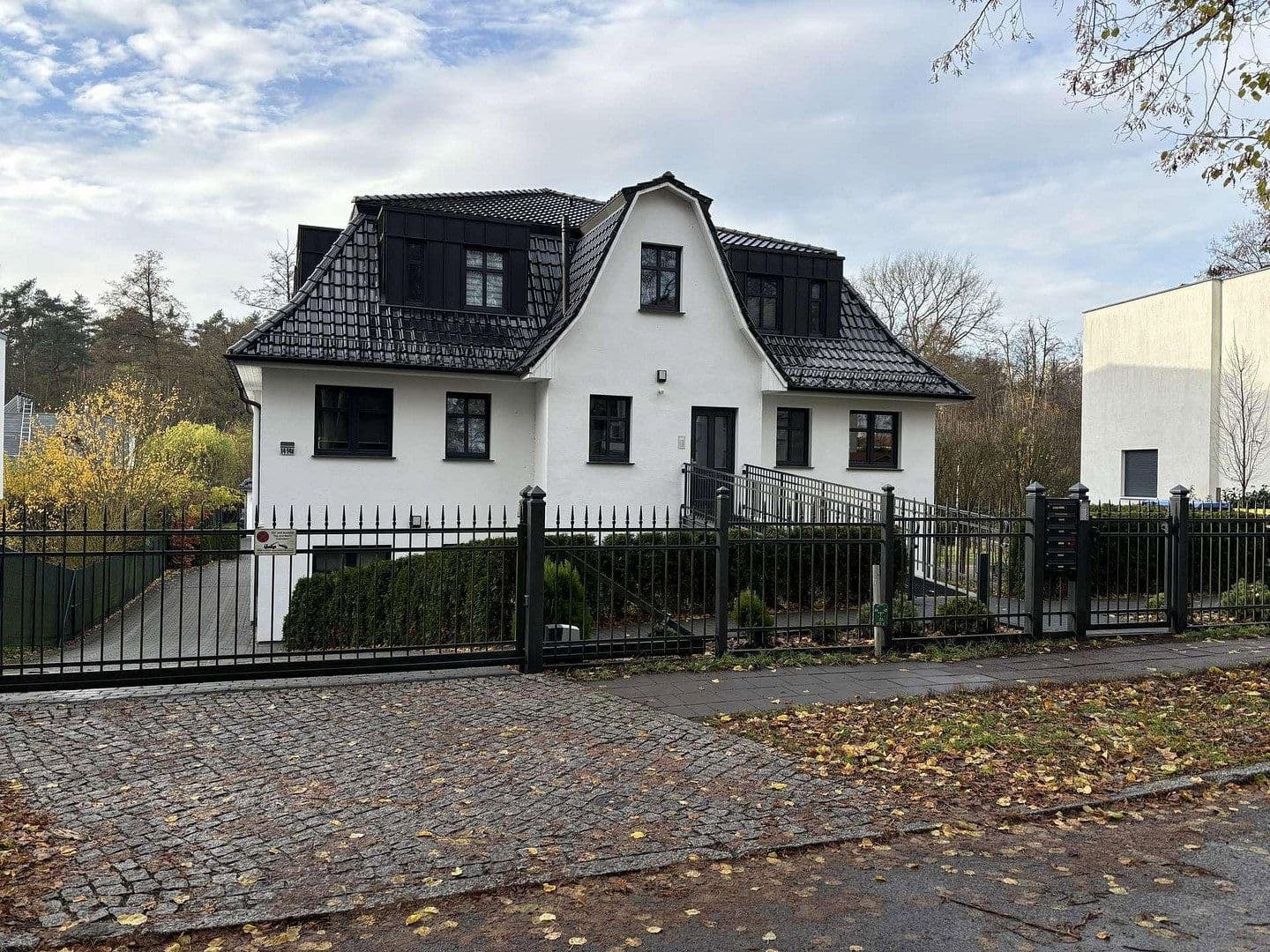 Prenájom bytu 3-izbový 100 m², Triglawstraße 14, Berlin, Berlín Prenájom bytu 3-izbový 100 m², Triglawstraße 14, Berlin, Berlín