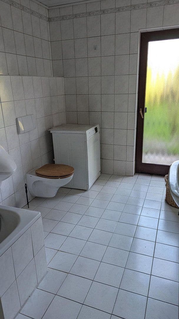 Predaj domu 230 m², pozemek 3.200 m², Hude (Oldenburg), Dolné Sasko Predaj domu 230 m², pozemek 3.200 m², Hude (Oldenburg), Dolné Sasko