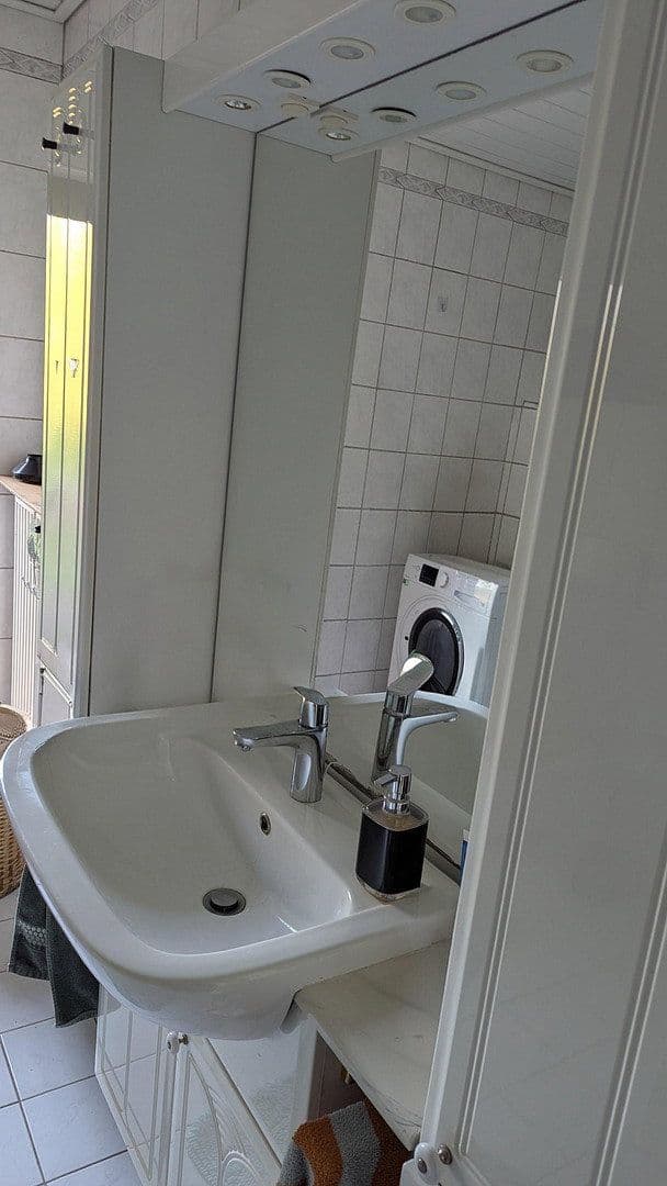 Predaj domu 230 m², pozemek 3.200 m², Hude (Oldenburg), Dolné Sasko Predaj domu 230 m², pozemek 3.200 m², Hude (Oldenburg), Dolné Sasko