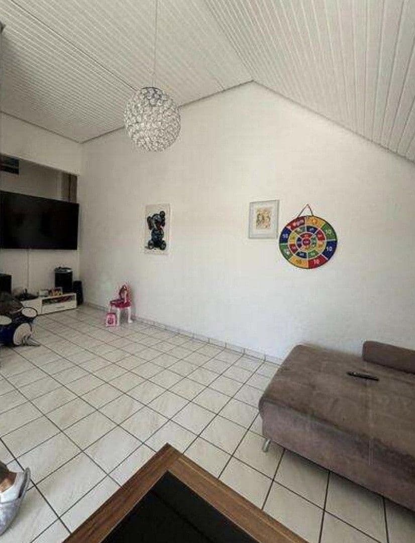 Predaj domu 300 m², pozemek 741 m², Laubenheim, Porýnie-Falcko Predaj domu 300 m², pozemek 741 m², Laubenheim, Porýnie-Falcko