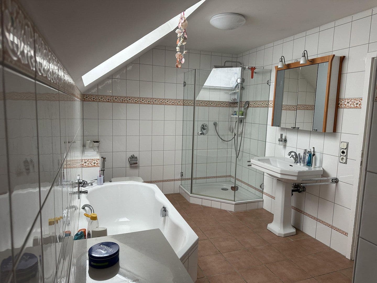 Predaj domu 300 m², pozemek 741 m², Laubenheim, Porýnie-Falcko Predaj domu 300 m², pozemek 741 m², Laubenheim, Porýnie-Falcko