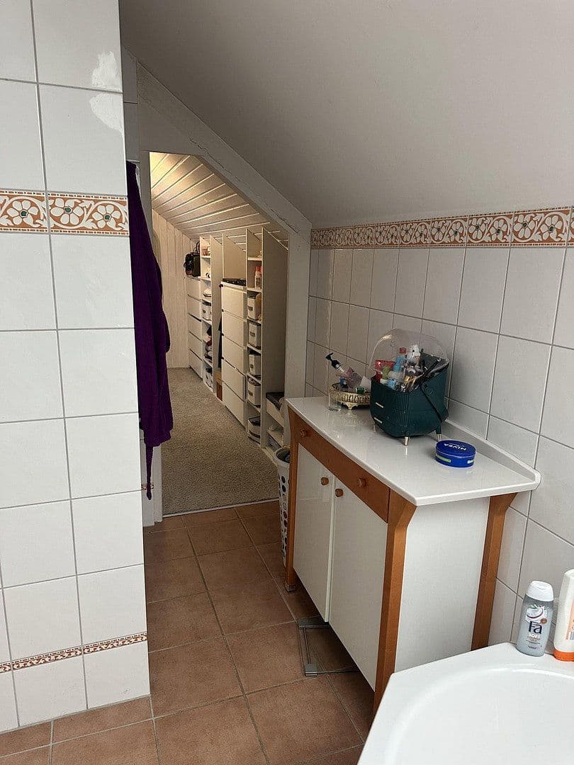 Predaj domu 300 m², pozemek 741 m², Laubenheim, Porýnie-Falcko Predaj domu 300 m², pozemek 741 m², Laubenheim, Porýnie-Falcko