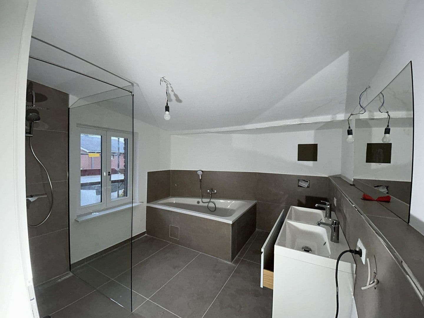 Prenájom bytu 3-izbový 130 m², Schlutuper Kirchstraße 3, LÜBECK, Šlezvicko-Holštajnsko Prenájom bytu 3-izbový 130 m², Schlutuper Kirchstraße 3, LÜBECK, Šlezvicko-Holštajnsko