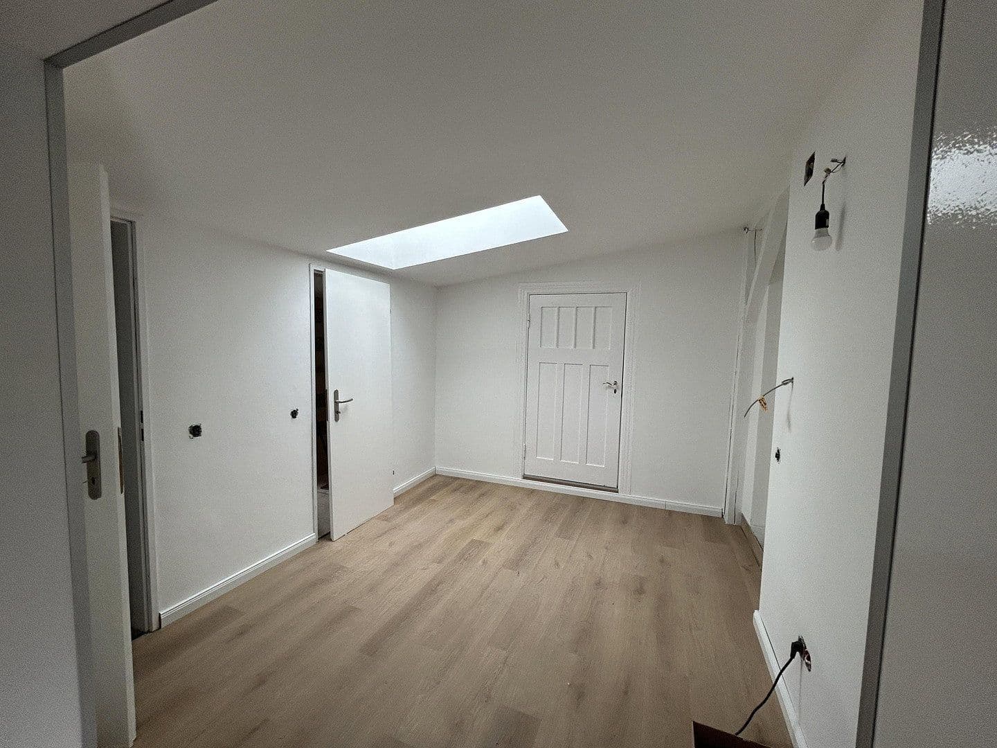 Prenájom bytu 3-izbový 130 m², Schlutuper Kirchstraße 3, LÜBECK, Šlezvicko-Holštajnsko Prenájom bytu 3-izbový 130 m², Schlutuper Kirchstraße 3, LÜBECK, Šlezvicko-Holštajnsko