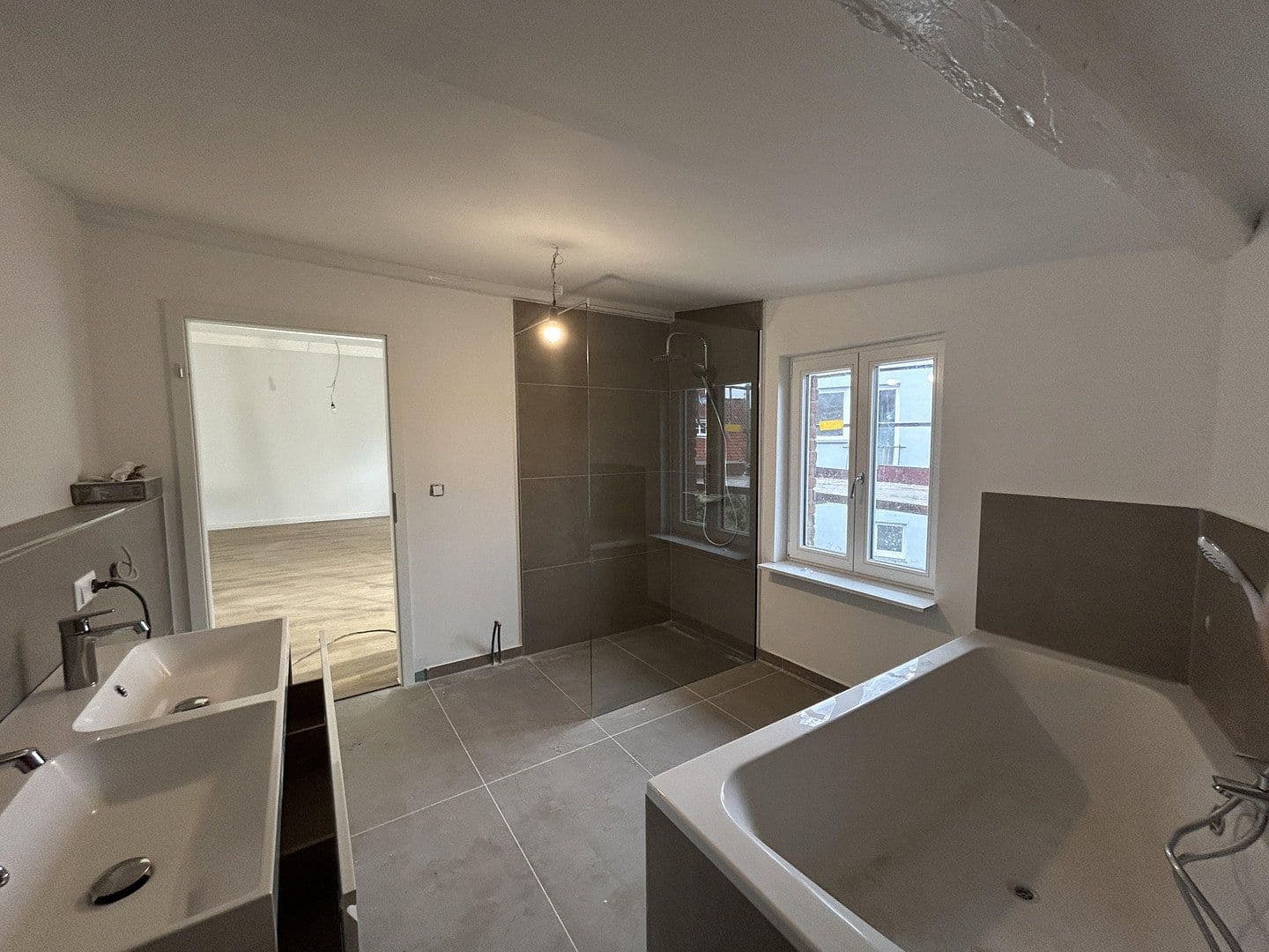 Prenájom bytu 3-izbový 130 m², Schlutuper Kirchstraße 3, LÜBECK, Šlezvicko-Holštajnsko Prenájom bytu 3-izbový 130 m², Schlutuper Kirchstraße 3, LÜBECK, Šlezvicko-Holštajnsko
