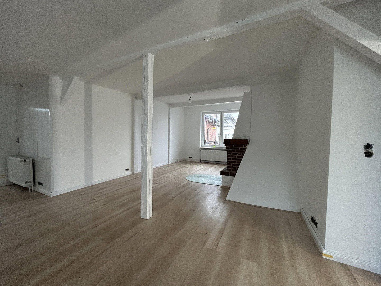 Prenájom bytu 3-izbový 130 m², Schlutuper Kirchstraße 3, LÜBECK, Šlezvicko-Holštajnsko Prenájom bytu 3-izbový 130 m², Schlutuper Kirchstraße 3, LÜBECK, Šlezvicko-Holštajnsko