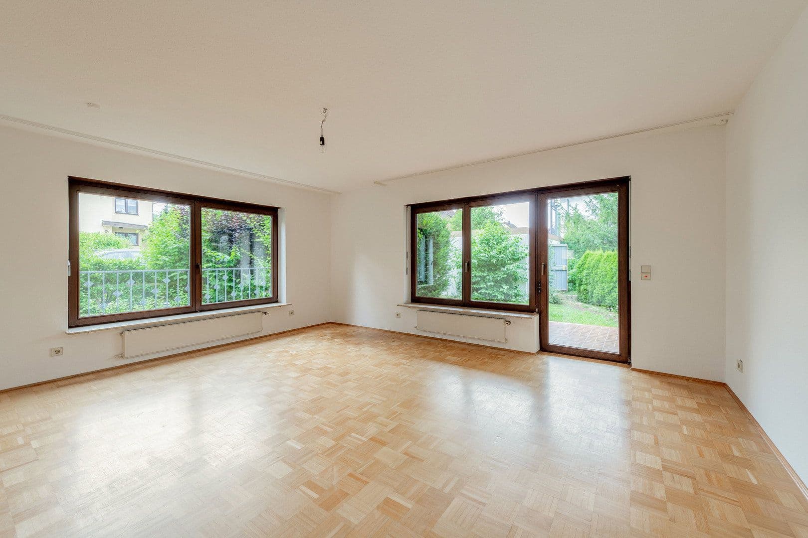 Prenájom bytu 4-izbový 132 m², Stuttgart, Bádensko-Wurttembersko Prenájom bytu 4-izbový 132 m², Stuttgart, Bádensko-Wurttembersko