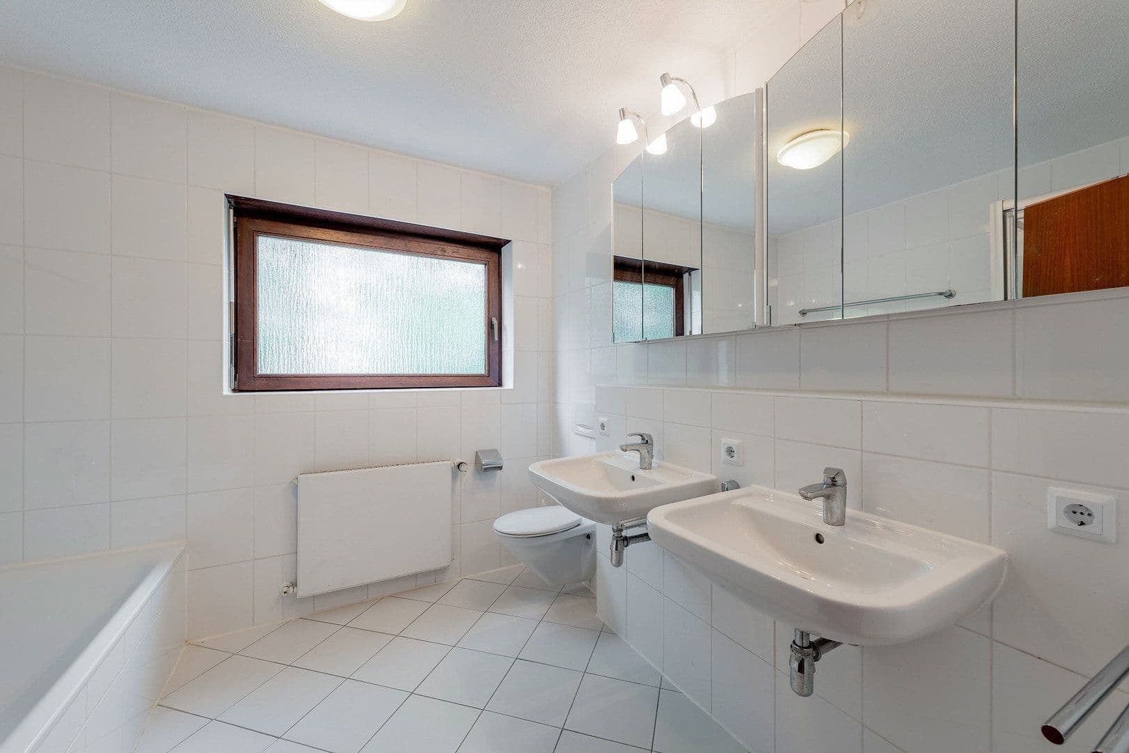 Prenájom bytu 4-izbový 132 m², Stuttgart, Bádensko-Wurttembersko Prenájom bytu 4-izbový 132 m², Stuttgart, Bádensko-Wurttembersko