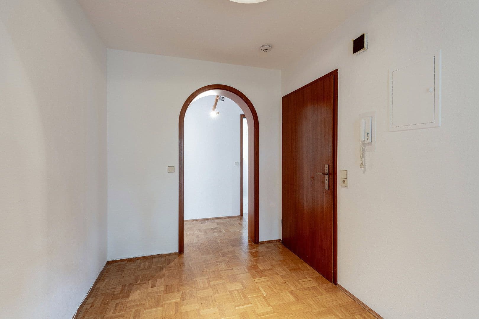 Prenájom bytu 4-izbový 132 m², Stuttgart, Bádensko-Wurttembersko Prenájom bytu 4-izbový 132 m², Stuttgart, Bádensko-Wurttembersko