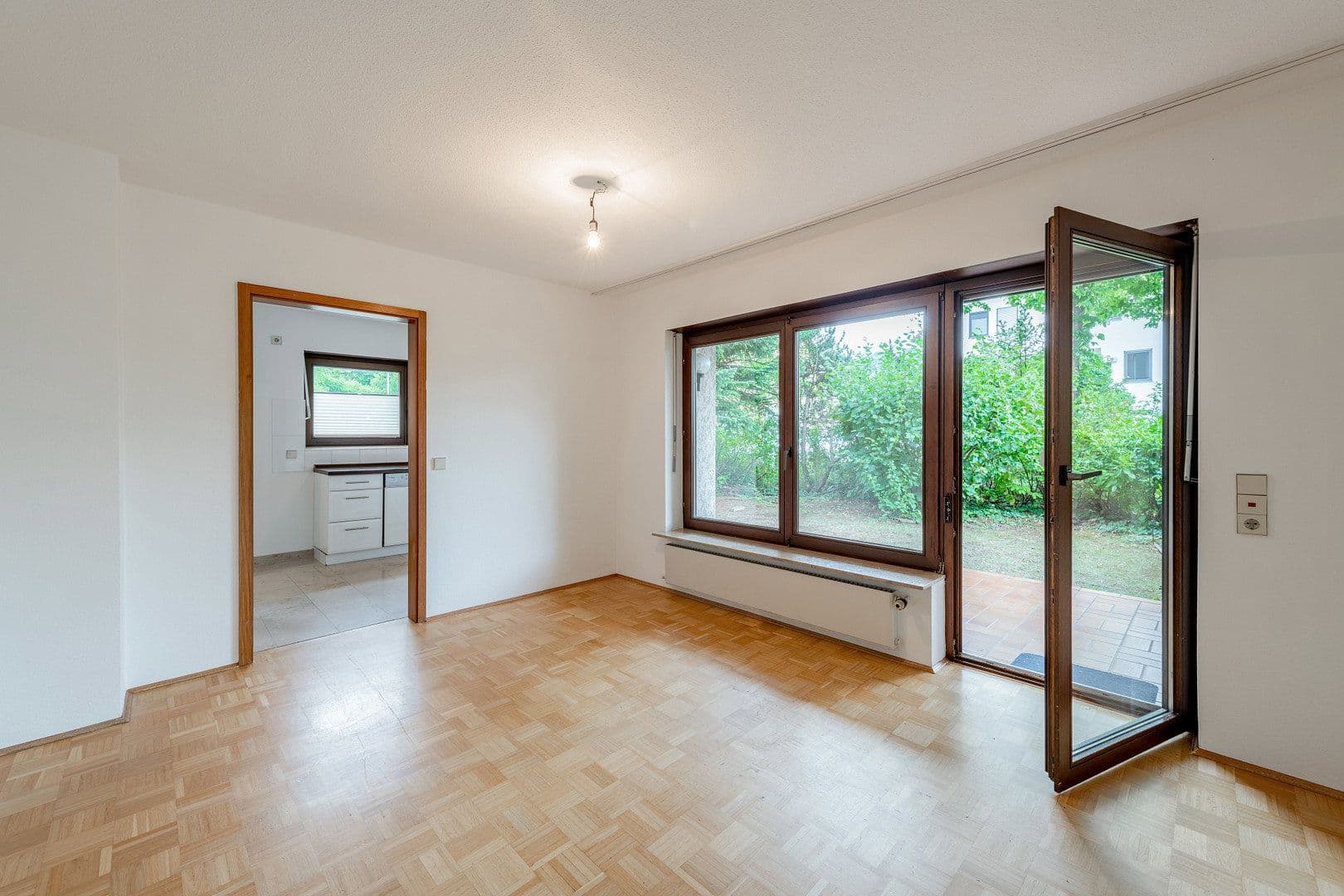 Prenájom bytu 4-izbový 132 m², Stuttgart, Bádensko-Wurttembersko Prenájom bytu 4-izbový 132 m², Stuttgart, Bádensko-Wurttembersko
