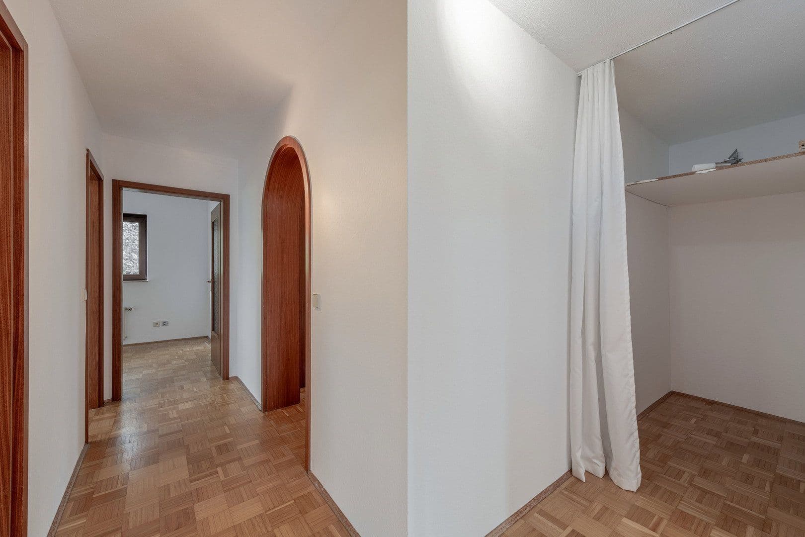 Prenájom bytu 4-izbový 132 m², Stuttgart, Bádensko-Wurttembersko Prenájom bytu 4-izbový 132 m², Stuttgart, Bádensko-Wurttembersko