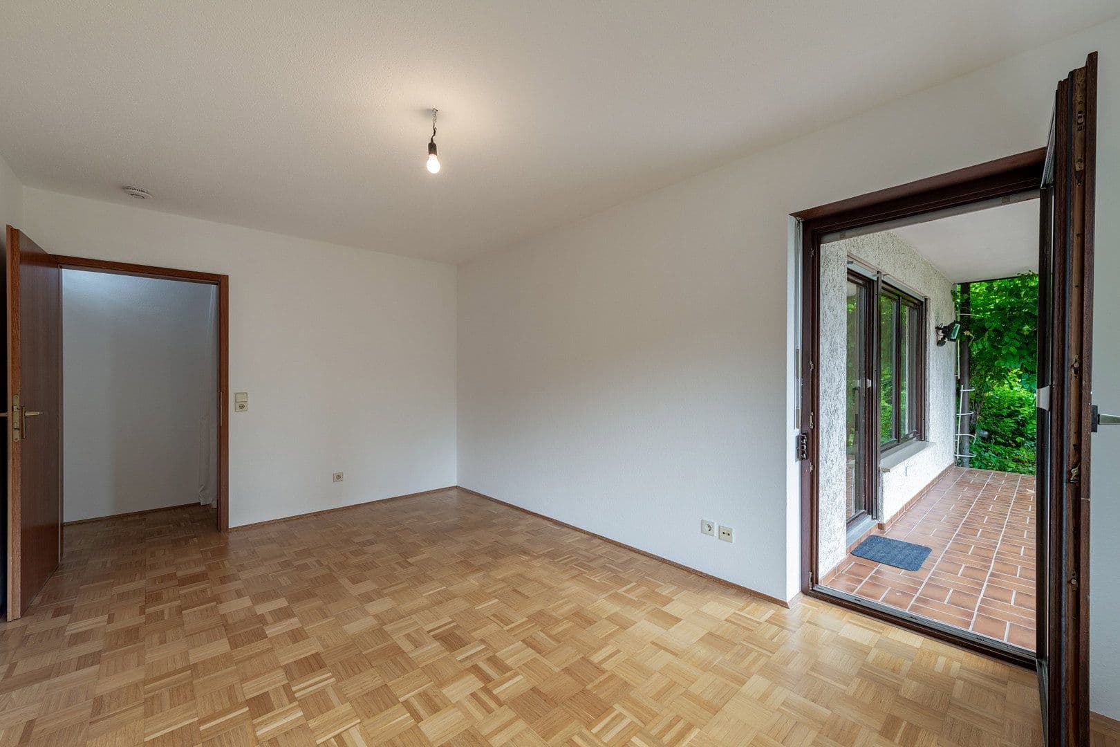 Prenájom bytu 4-izbový 132 m², Stuttgart, Bádensko-Wurttembersko Prenájom bytu 4-izbový 132 m², Stuttgart, Bádensko-Wurttembersko