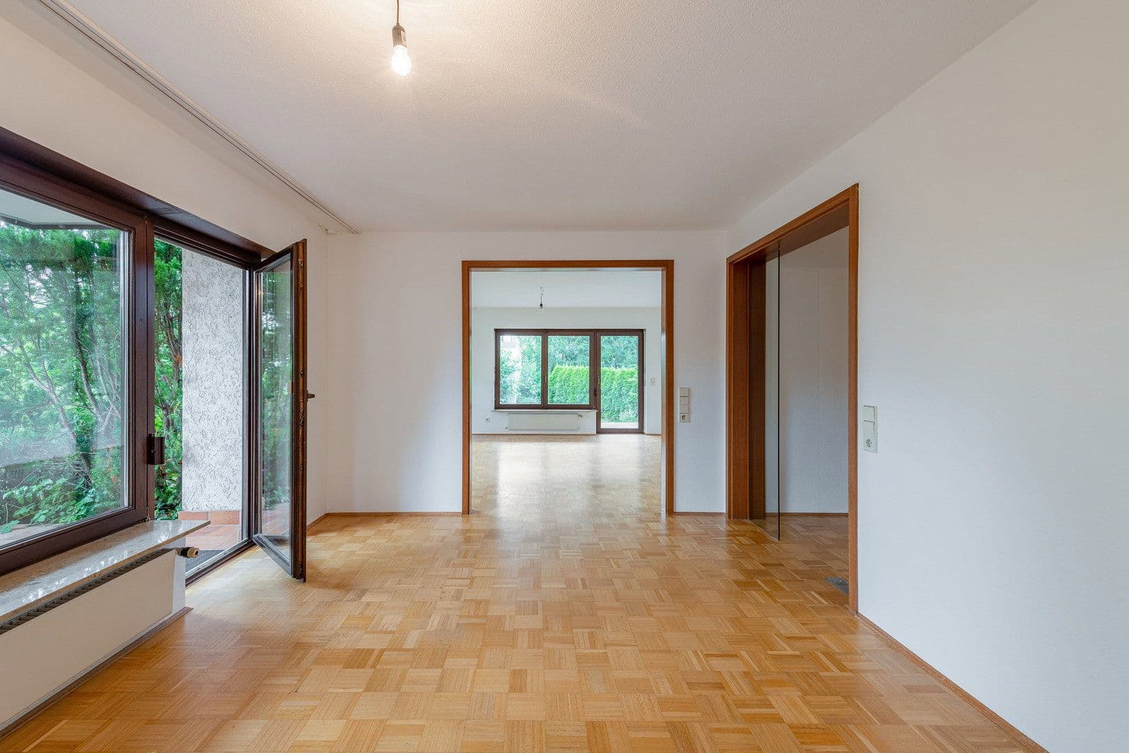 Prenájom bytu 4-izbový 132 m², Stuttgart, Bádensko-Wurttembersko Prenájom bytu 4-izbový 132 m², Stuttgart, Bádensko-Wurttembersko