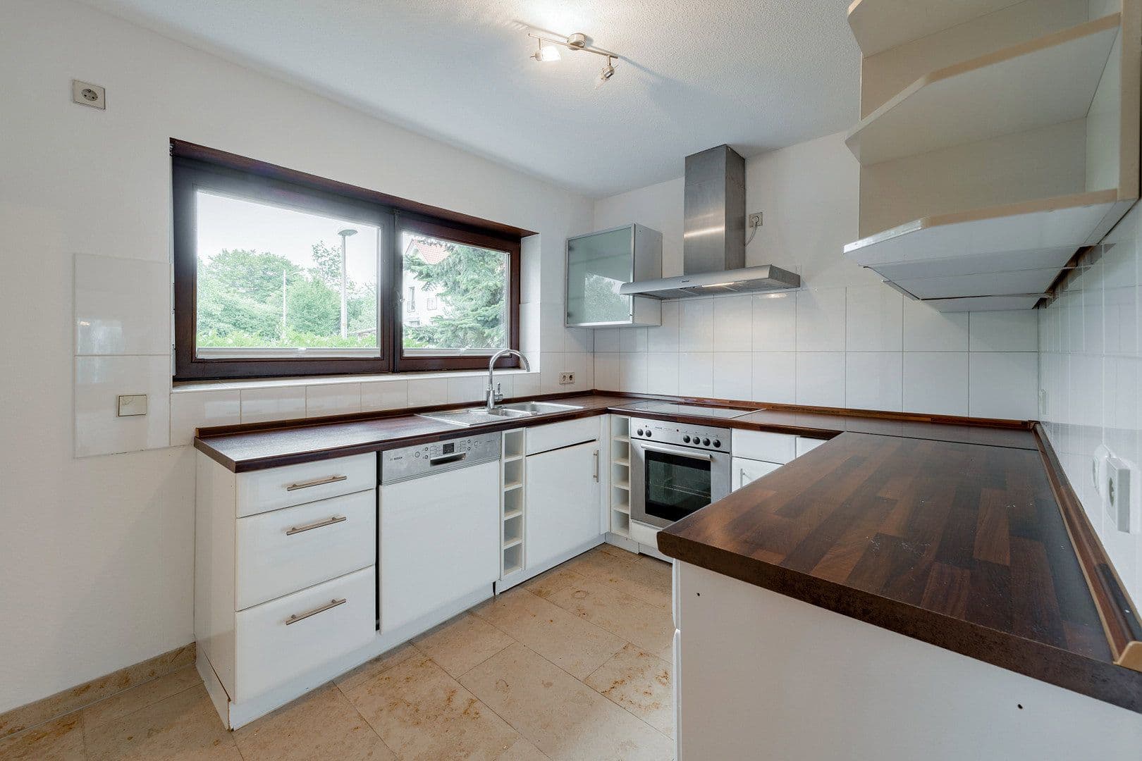 Prenájom bytu 4-izbový 132 m², Stuttgart, Bádensko-Wurttembersko Prenájom bytu 4-izbový 132 m², Stuttgart, Bádensko-Wurttembersko