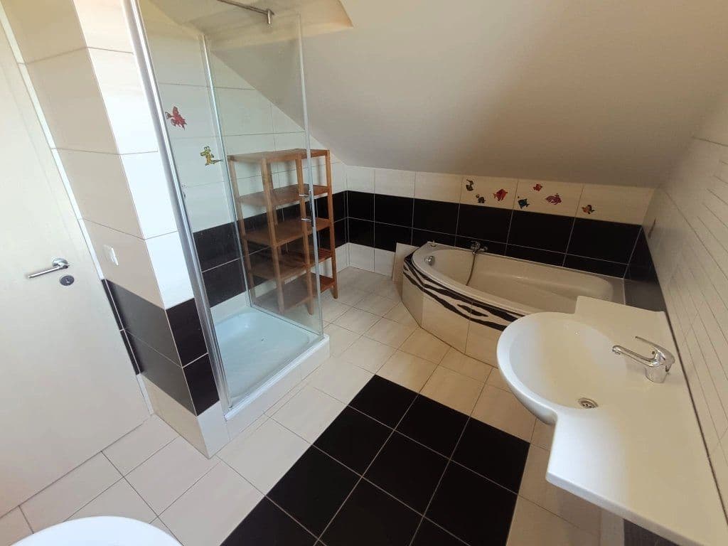 Prenájom bytu 190 m², Hrádecká, Liberec, Liberecký kraj Prenájom bytu 190 m², Hrádecká, Liberec, Liberecký kraj