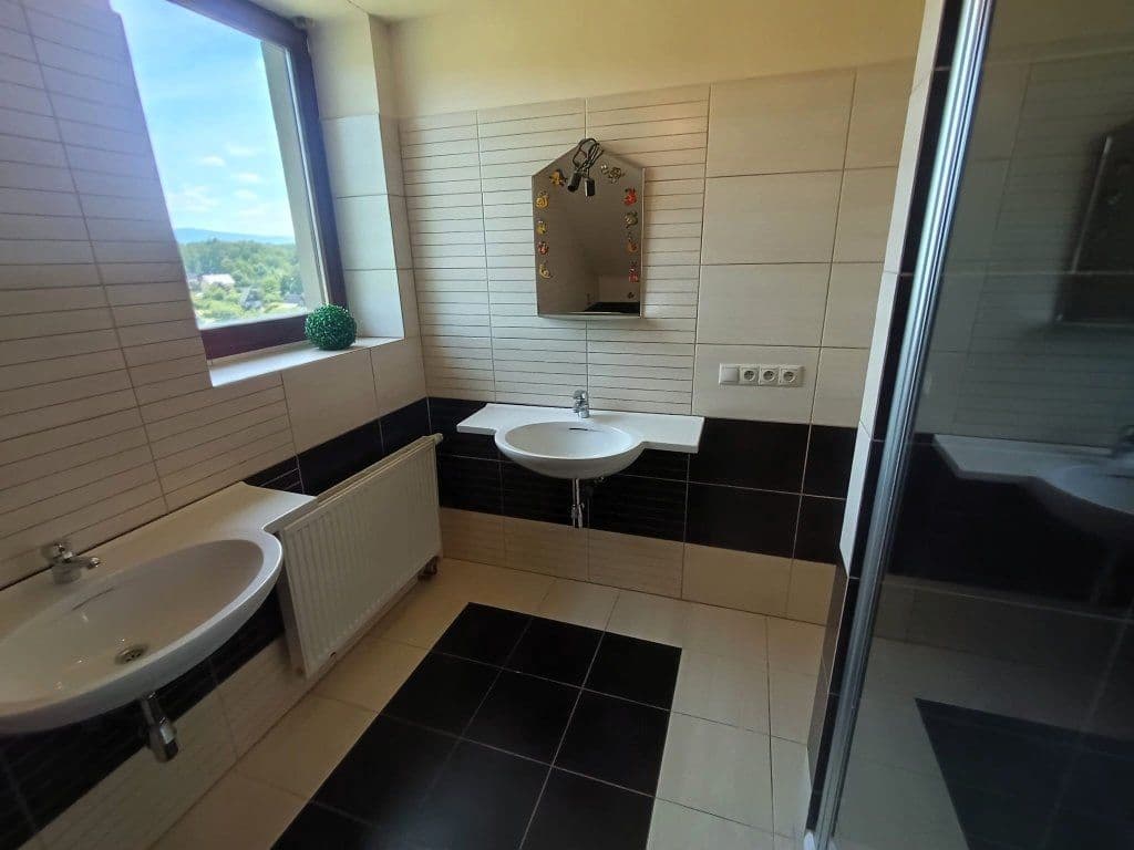 Prenájom bytu 190 m², Hrádecká, Liberec, Liberecký kraj Prenájom bytu 190 m², Hrádecká, Liberec, Liberecký kraj