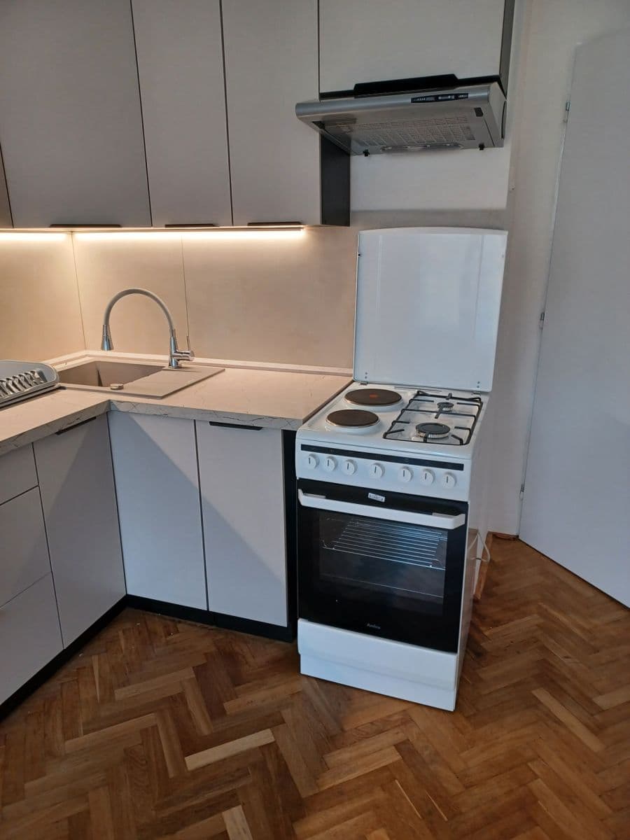 Prenájom bytu 2-izbový 48 m², Korunní, Praha, Praha Prenájom bytu 2-izbový 48 m², Korunní, Praha, Praha