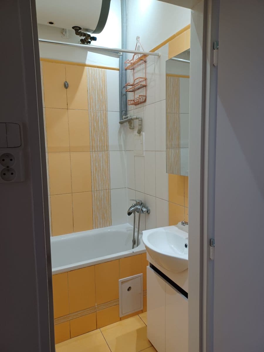 Prenájom bytu 2-izbový 48 m², Korunní, Praha, Praha Prenájom bytu 2-izbový 48 m², Korunní, Praha, Praha