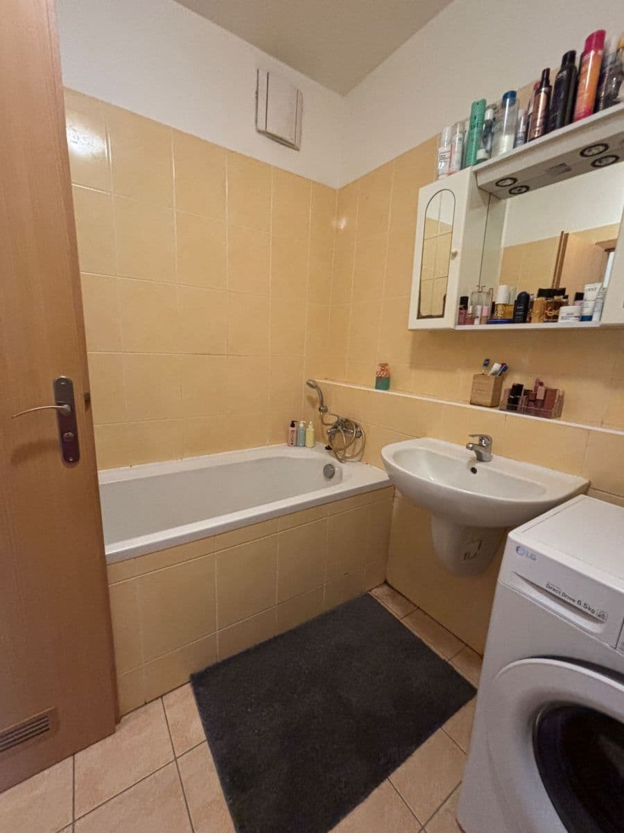 Prenájom bytu 2-izbový 48 m², Pod Haltýřem, Praha, Praha Prenájom bytu 2-izbový 48 m², Pod Haltýřem, Praha, Praha