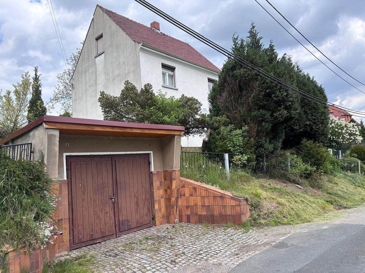 Predaj domu 100 m², pozemek 1.400 m², Braunsdorfer Straße 28, Freital, Sasko Predaj domu 100 m², pozemek 1.400 m², Braunsdorfer Straße 28, Freital, Sasko