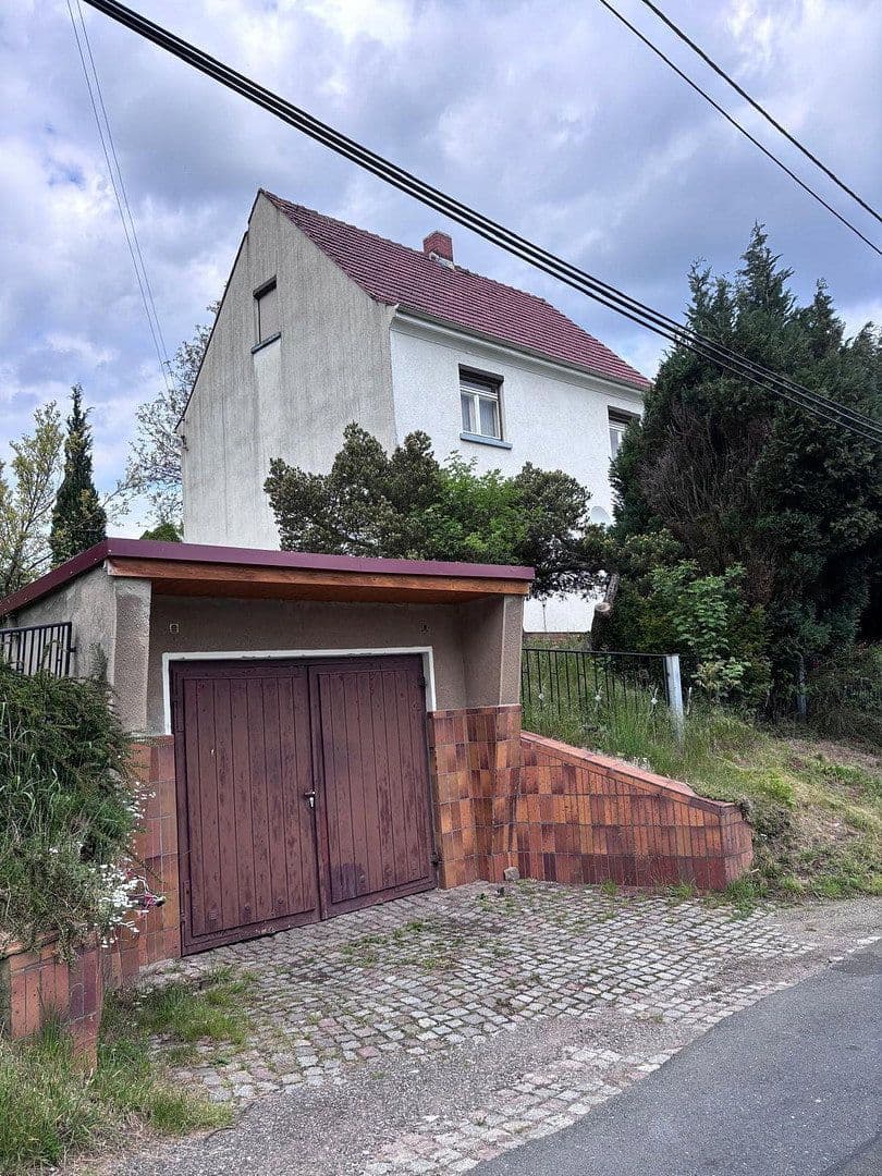 Predaj domu 100 m², pozemek 1.400 m², Braunsdorfer Straße 28, Freital, Sasko Predaj domu 100 m², pozemek 1.400 m², Braunsdorfer Straße 28, Freital, Sasko